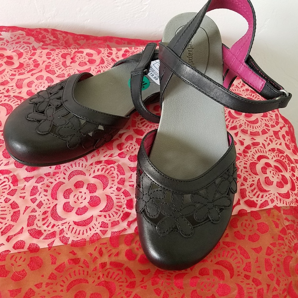 Beartraps Black floral cutout Maryjanes 7.5